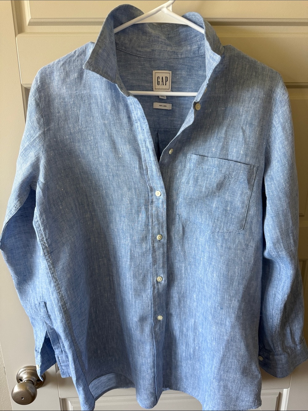 GAP Women’s Light Blue 100% Linen Button Down Shirt